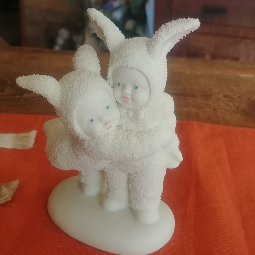 Dept 56 Bunny Hug
